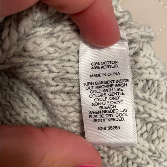 Express Off-The-Shoulder Crop Sweater - Picture 3 of 4